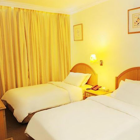 Borneo Hotel Kuching Bagian luar foto