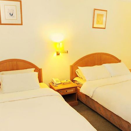 Borneo Hotel Kuching Bagian luar foto